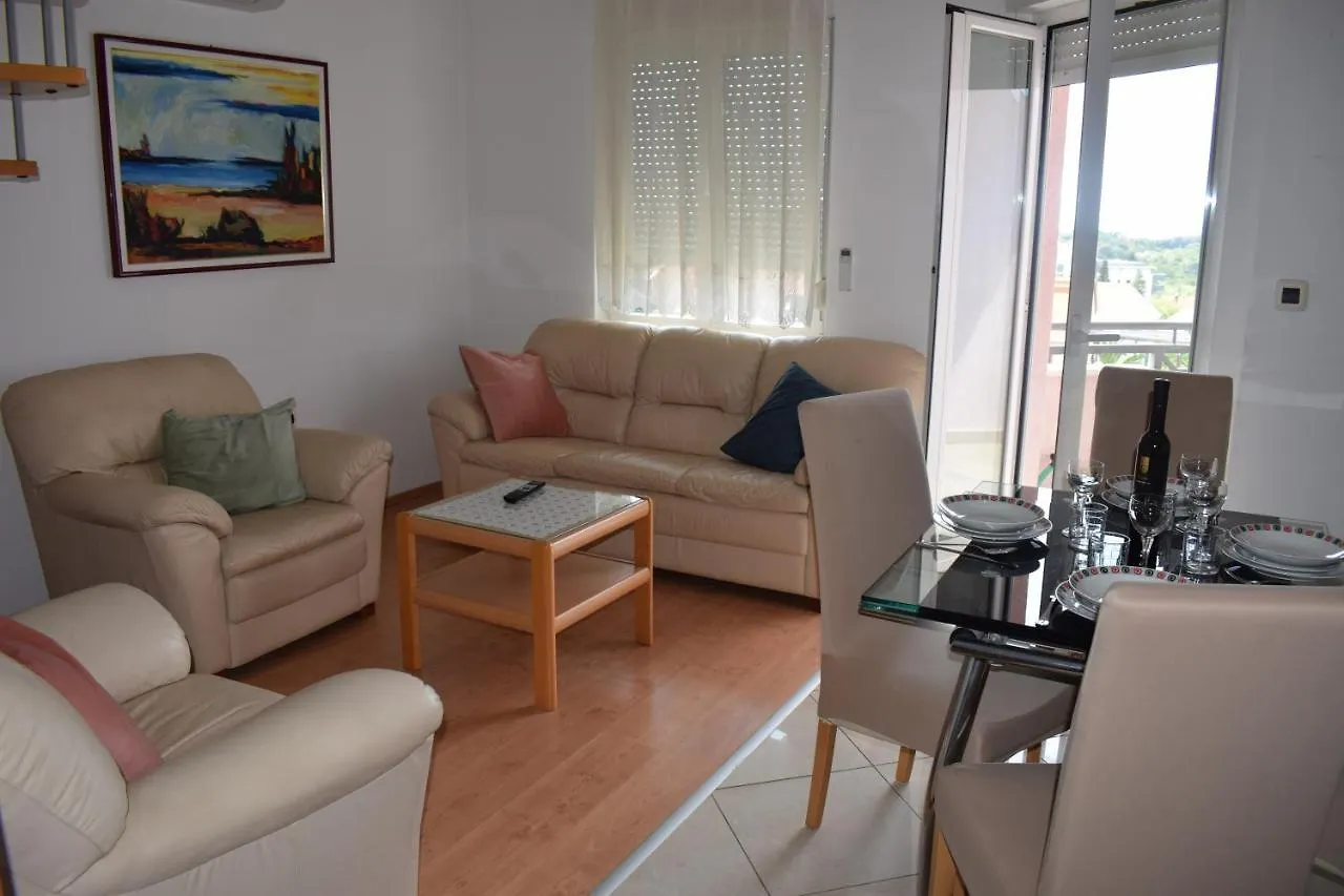 Esperanza Apartment Pola